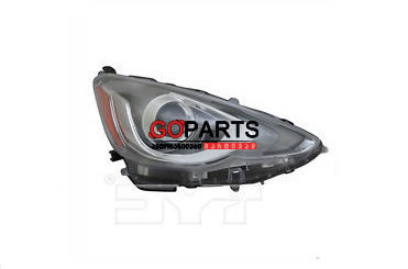 15-17 PRIUS C Headlight RH W/Bulb