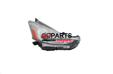 15-17 PRIUS V Headlight RH W/Bulb