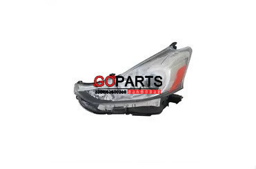 15-17 PRIUS V Headlight LH W/Bulb